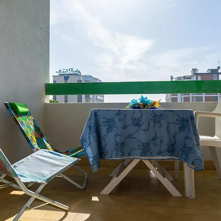 Apartamento Great With Sunny Terrace In *